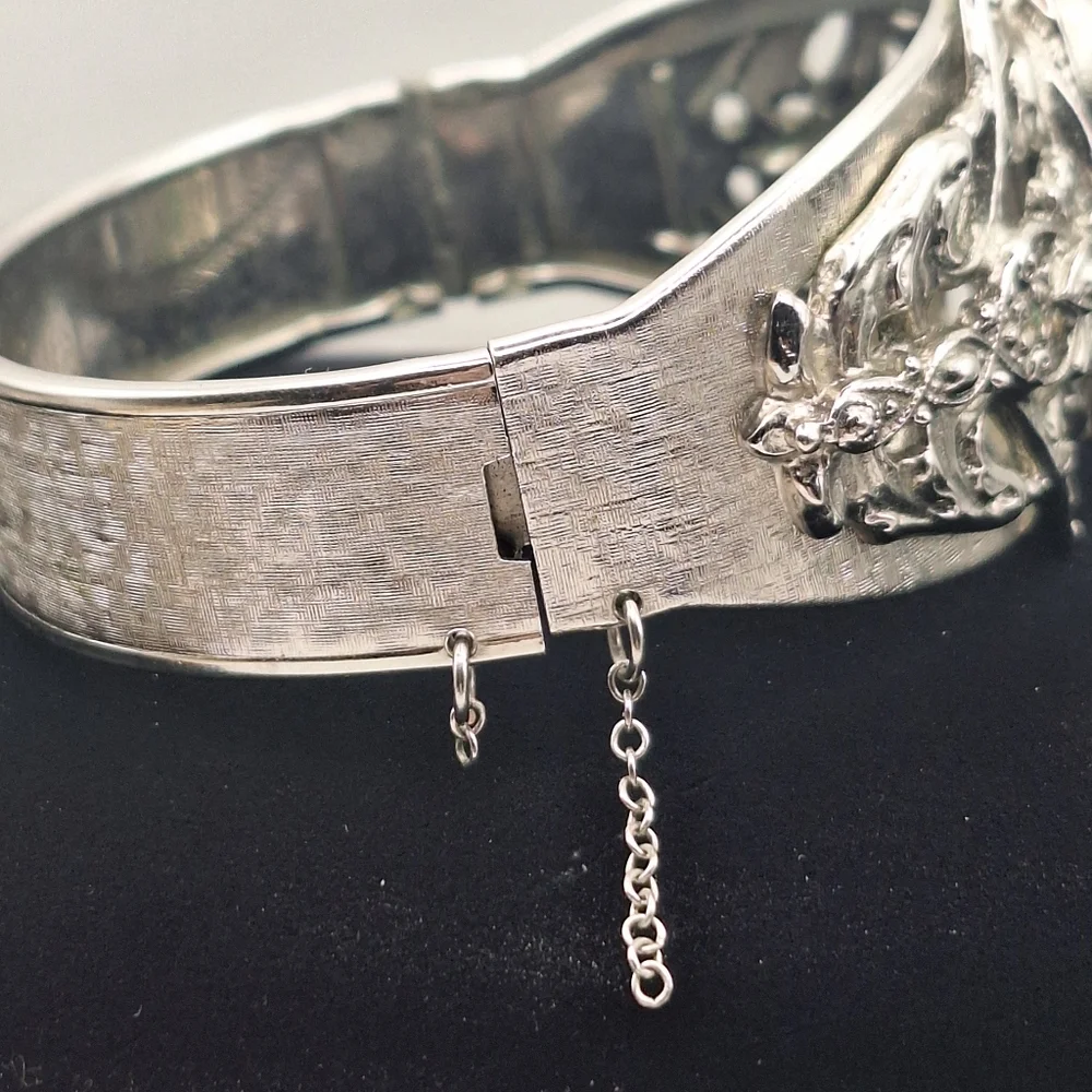 💚Whiting & Davis Silver-Tone Green Foiled Glass Hinged Bracelet *repair* - Picture 7 of 11